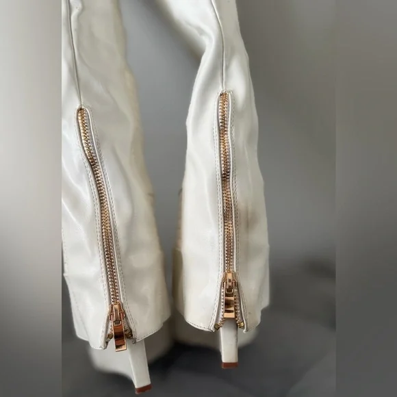 Elegant White Knee-High Boots - Picture 6 of 7